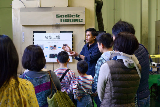 工場ガイドツアー STAFF